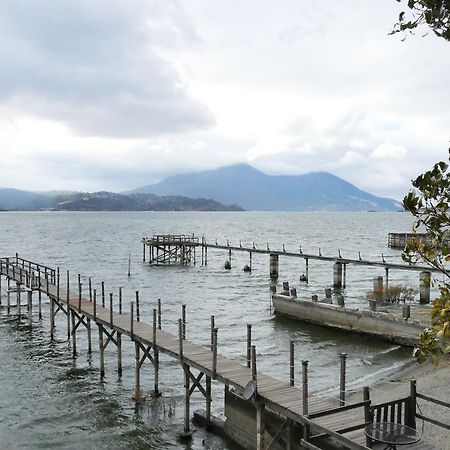 By The Lake Клирлейк Экстерьер фото